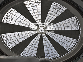 中庭旋轉開合屋頂